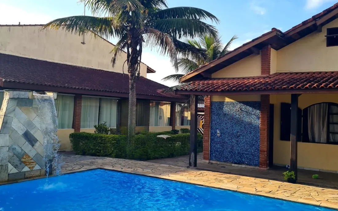 Piscina e área de convivência da Moradia Assistida